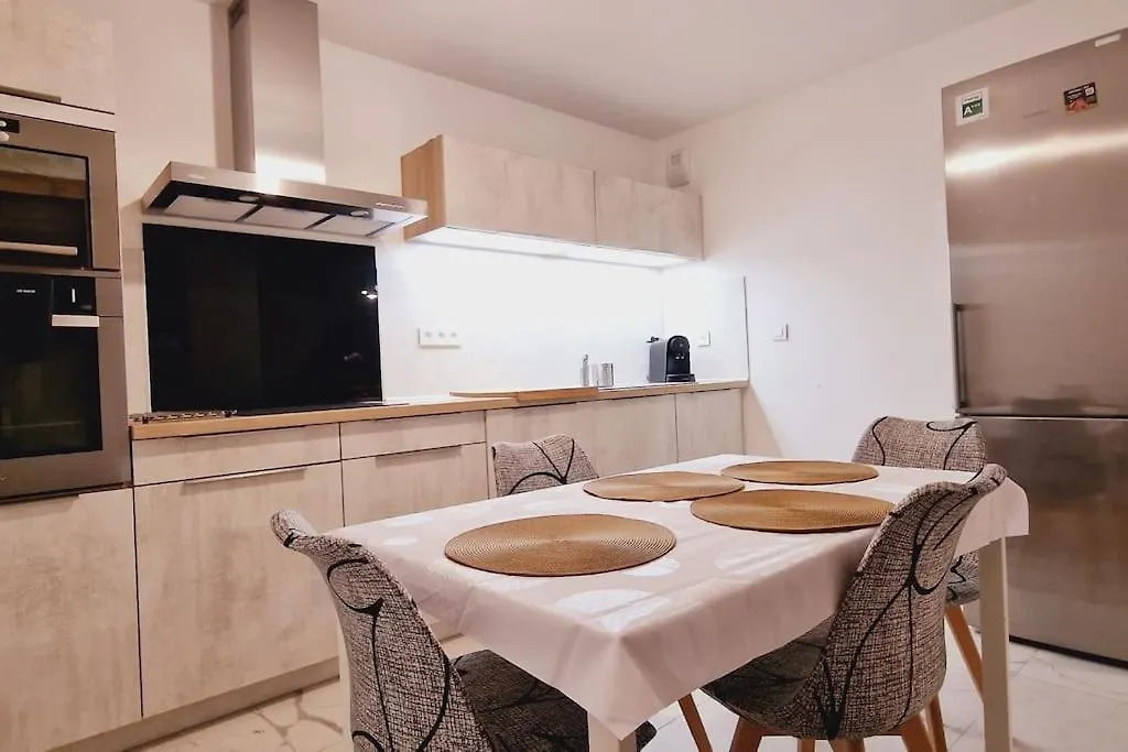 Spacieux, Lumineux, Chic ,60M2 Au Coeur Du Lyon 6Eme -Quartier Foch- Avec Grand Balcon 公寓